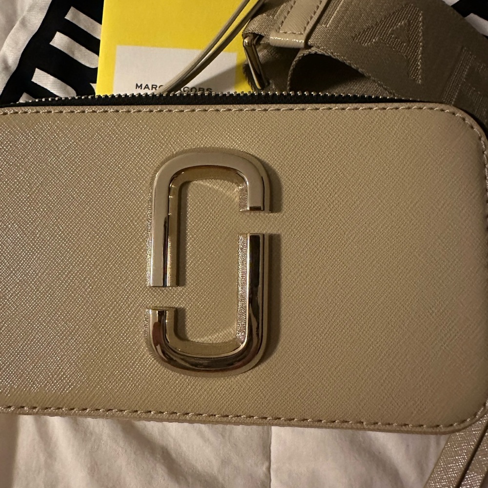 Marc Jacobs snap shot authentic . - Picture 4 of 5